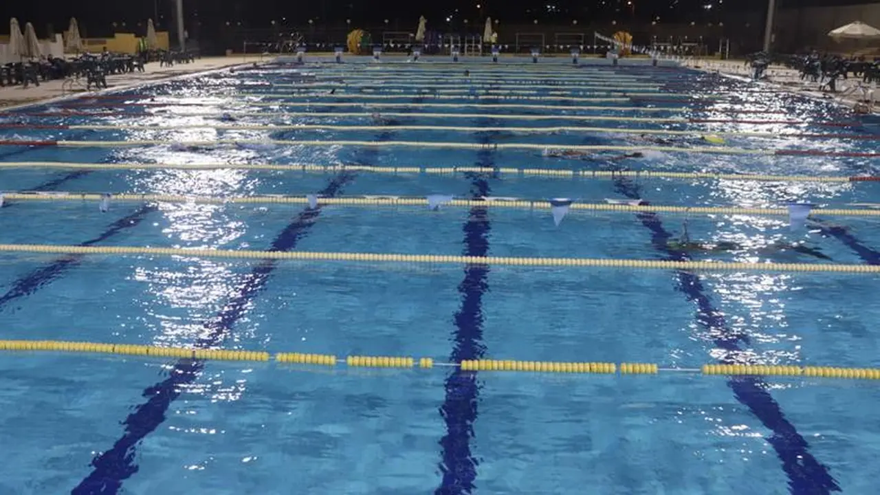 تفسير السباحة في المنام عند ابن سيرين: دلالات الحلم التي تعكس حالات الانتظار والتغيير